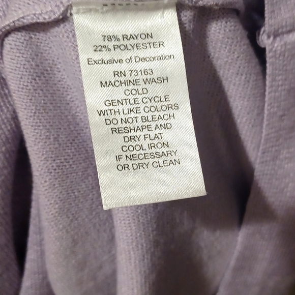 CABLE AND GAUGE LAVENDER PURPLE KEYHOLE SLEEVES GOLD BUTTONS TOP SIZE SMALL - Picture 11 of 15